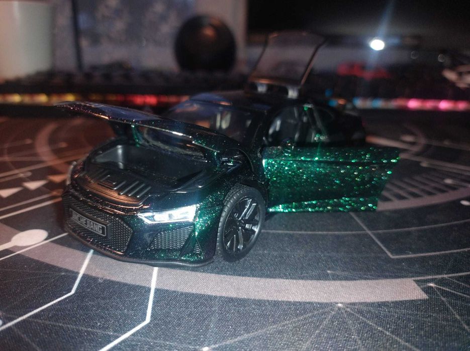 Macheta Audi R8 scara 1:32