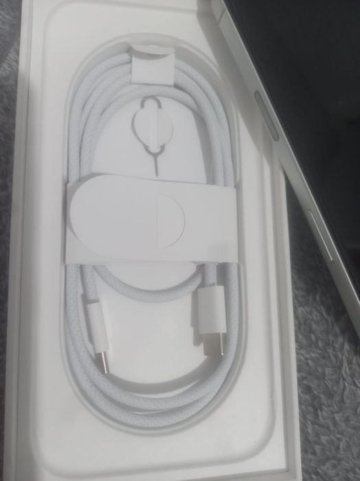 iPhone 16 новый,