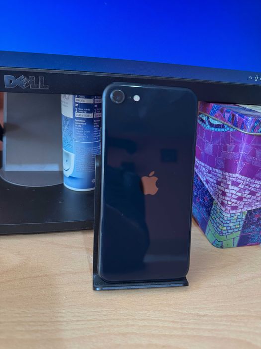 iphone SE 3 Midnight black 64 Gb.Batery health 92%