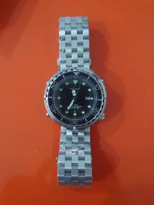 Часы FOXBOX кварц новые