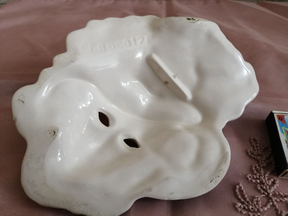 Продам фарфоровый сувенир