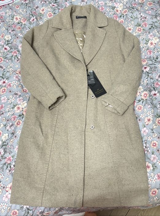 Пальто бежевый цвет