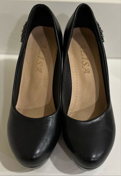 Продам туфли новые