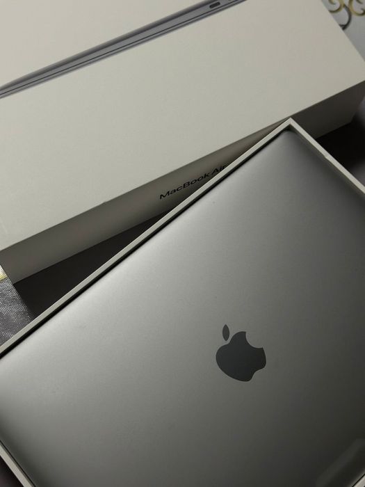 Продам macbook air m1