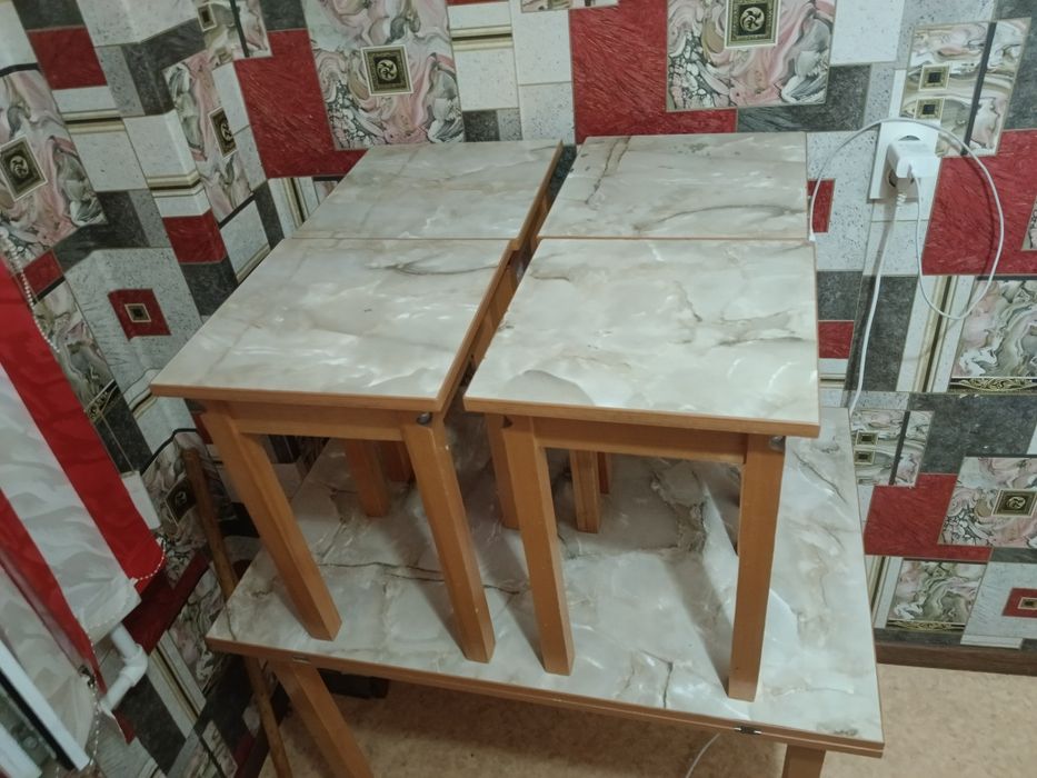 Продается стол со стульями