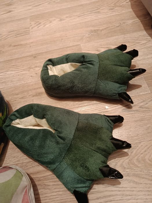 Тапочки динозавра