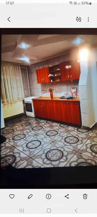 Apartament  cu trei camere de vânzare în Gaesti.