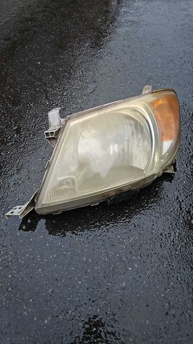 Фары на Toyota Hilux