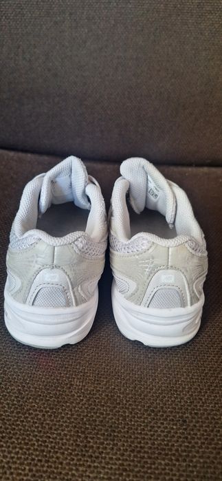 Оригинални детски маратонки new balance 740