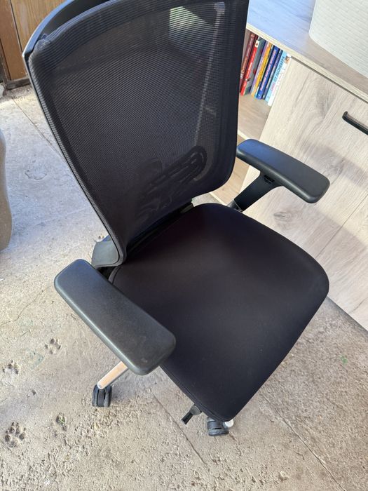 Продавам офис стол Sidiz T50