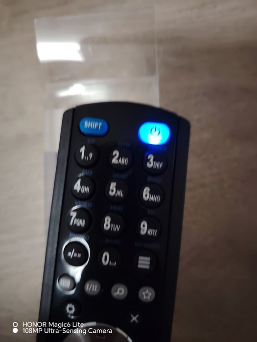 Telecomenzi program. în funcție de dispozitiv- TV , DVD , linii audio