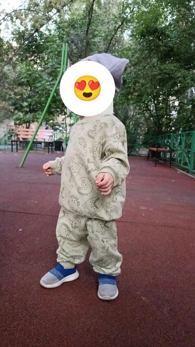 Продам детские кроссовки