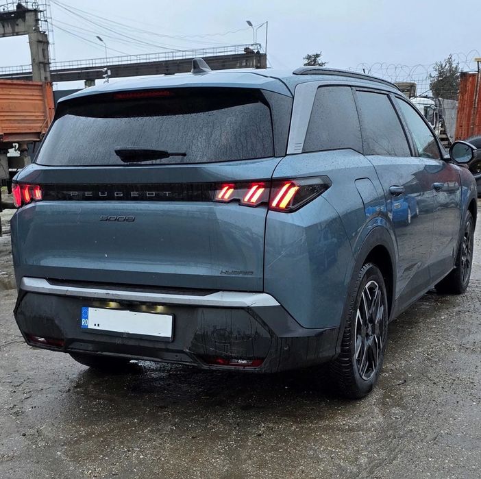 Peugeot 5008 Noul Peugeot 5008 1.2L 136 CP e-DCS6 MHEV Allure usor avariat