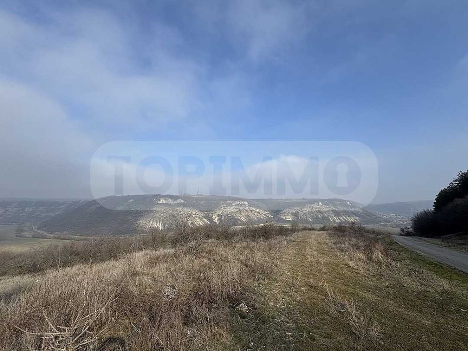 Къща в живописното село Сваленик