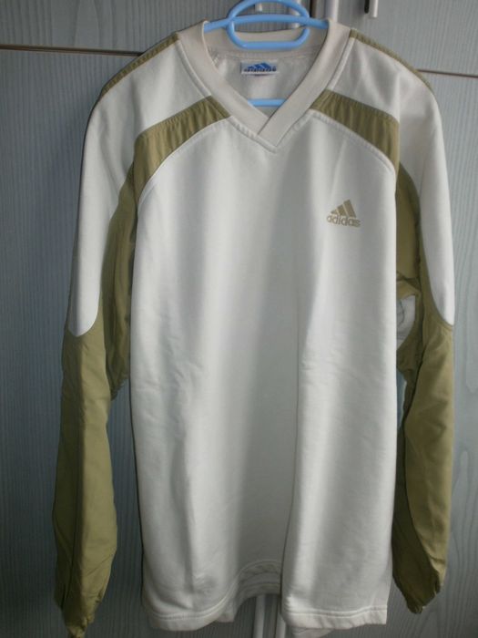 Нова черна спортна ватирана блуза с качулка-16лв