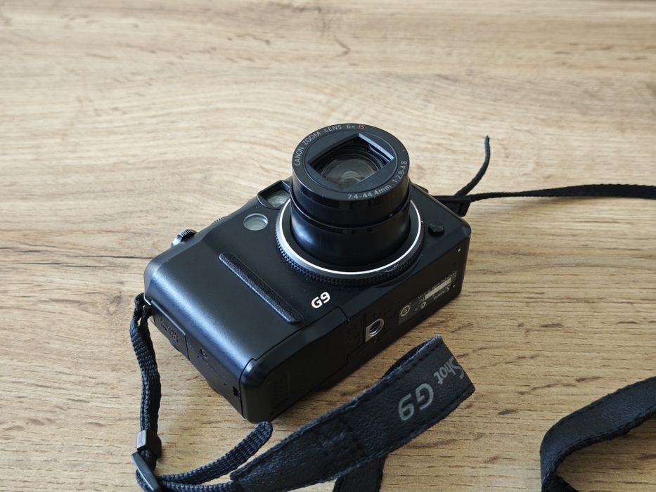 Canon PowerShot G9 (12MP, 6x Zoom)