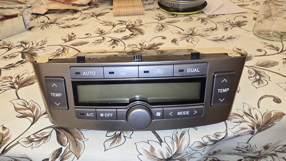 Управление за климатроник Toyota Avensis 2005г.