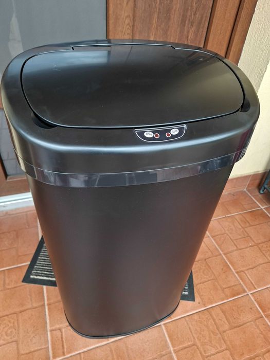 Cos de gunoi automat 68L Majestic Negru