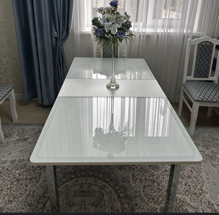 Продам  стол стеклянный