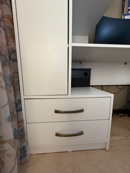 Продам ученический стол-шкаф