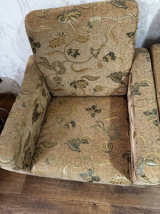 Два кресла и кровать