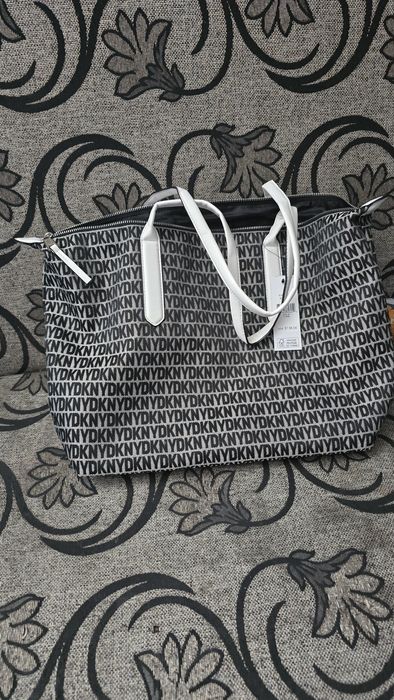 Geanta DKNY și Polo Ralph Lauren