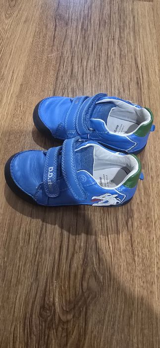 Adidasi 26 si 23