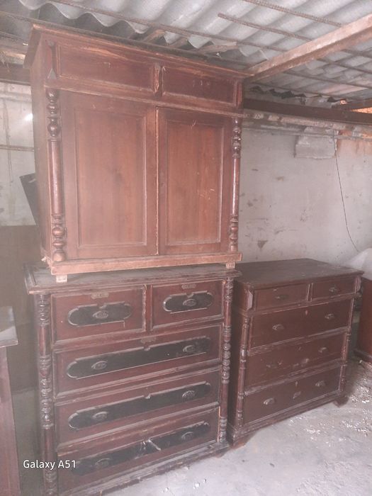 Продается  Старинный  буфет.