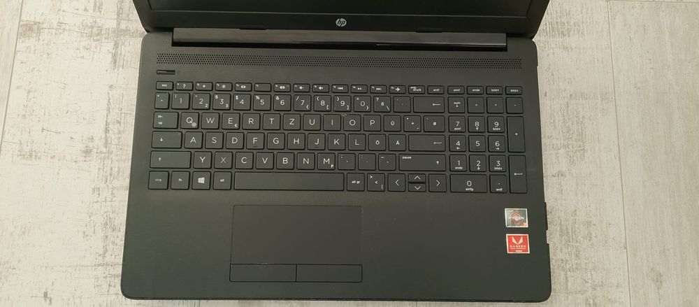 Laptop HP, in stare bună din punct de vedere estetic