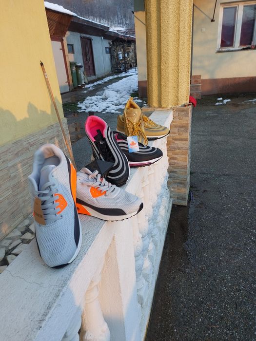 Adidași noi din panza