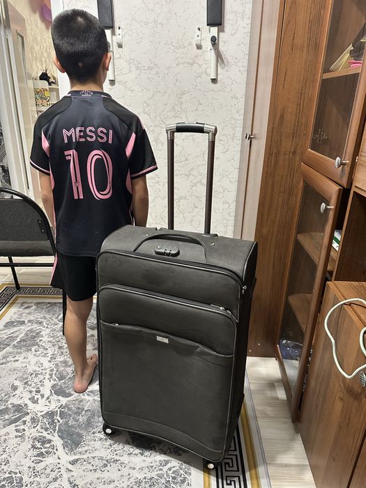 Чемодан на колесиках большой