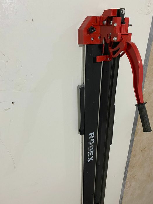 Ручной кафеля резко