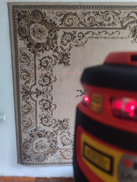 Продам Лазерный Уровень Black & Decker