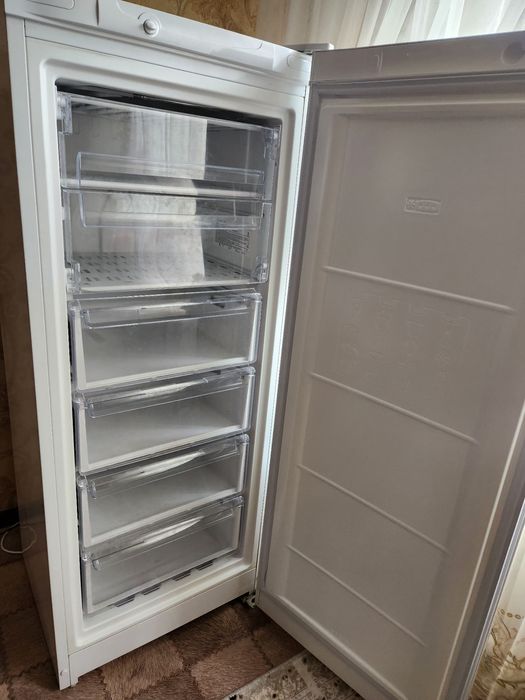 Продам морозильник
