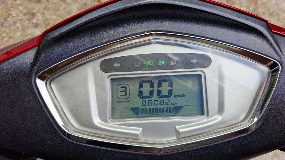 Електрически скутер червен  модел Kuba GT5  2000W  регистриран в КАТ.