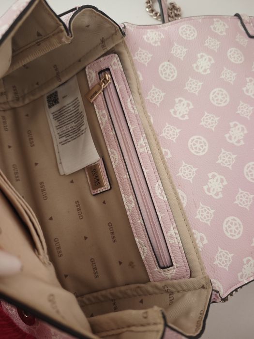 Чанта GUESS Loralee с лого