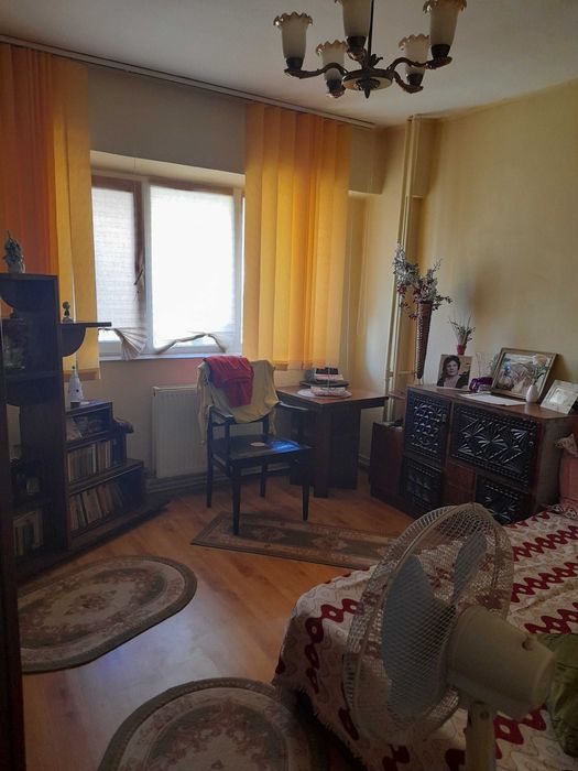 Schimb locuința. Schimb   Apartament cu garsoniera plus diferenta.