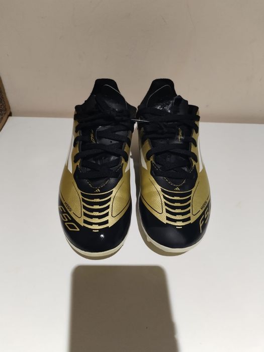 Crampoane , ghete de fotbal