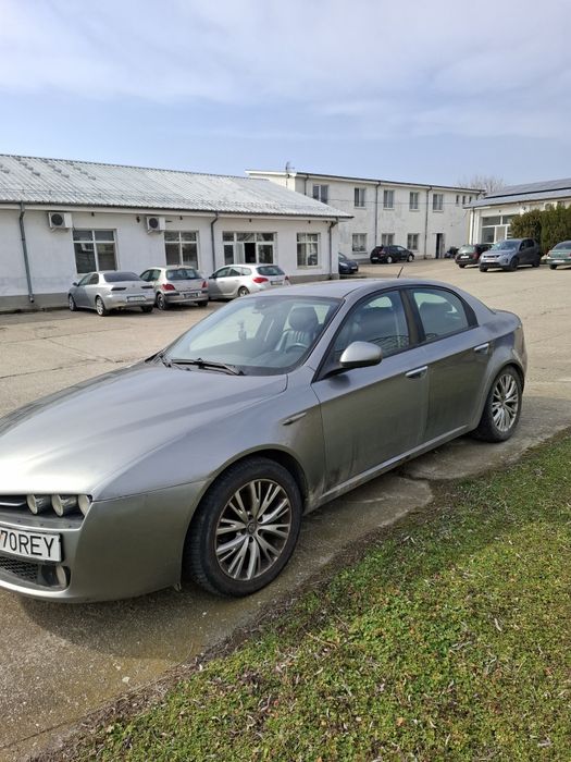 Vând Alfa Romeo 159