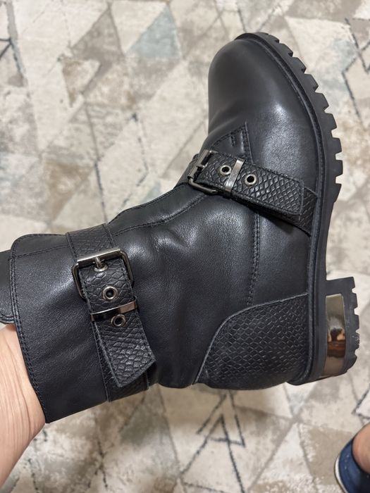 Ботинки кожаные, женские, размер 40, подойдут на 39.