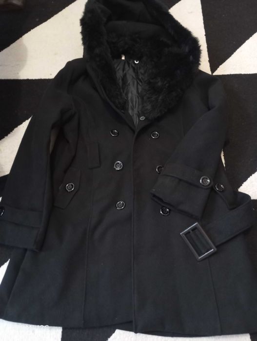 Дамско палто актуален модел.