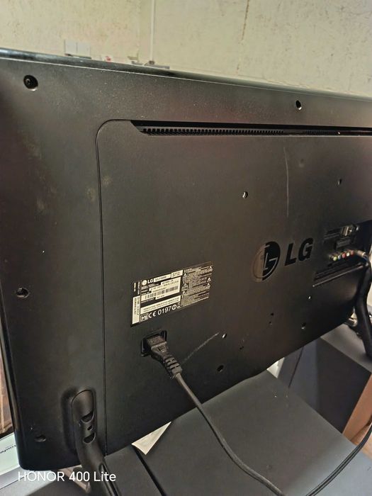 Телевизор LG FULL HD SMART 32"