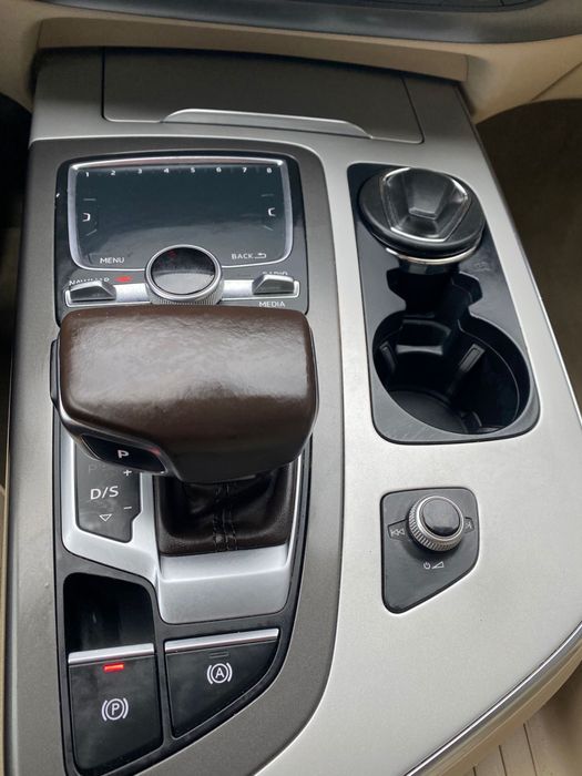 Vand sau schimb sudi q7