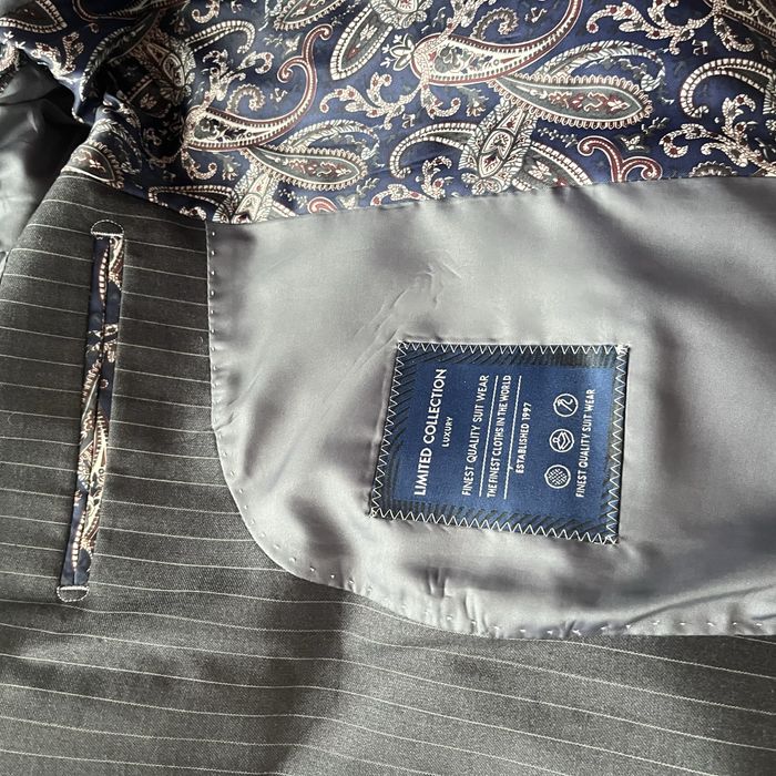 Продам новый классический костюм