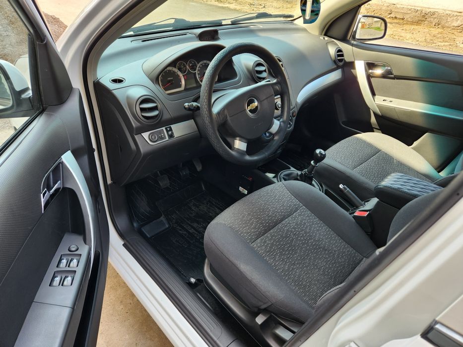 Нексия-3, механика, 230 минг юрган, петнолар бор,