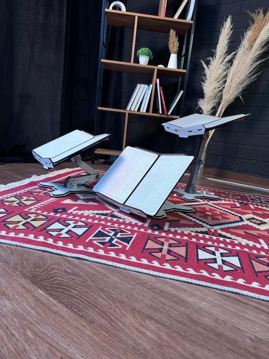 Поставка для книг