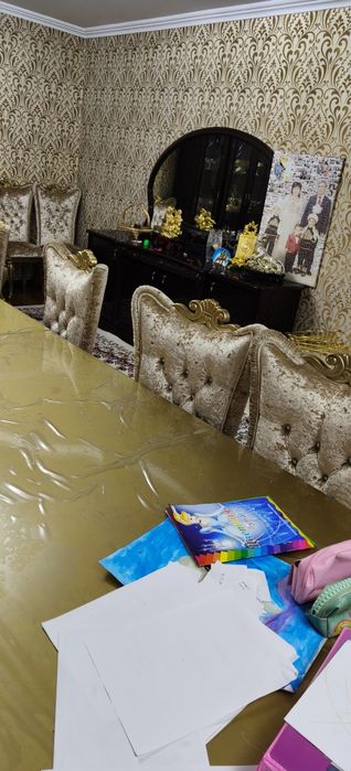 Продается стол и стулья