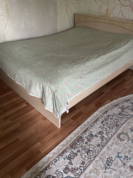 кровать двухспальная