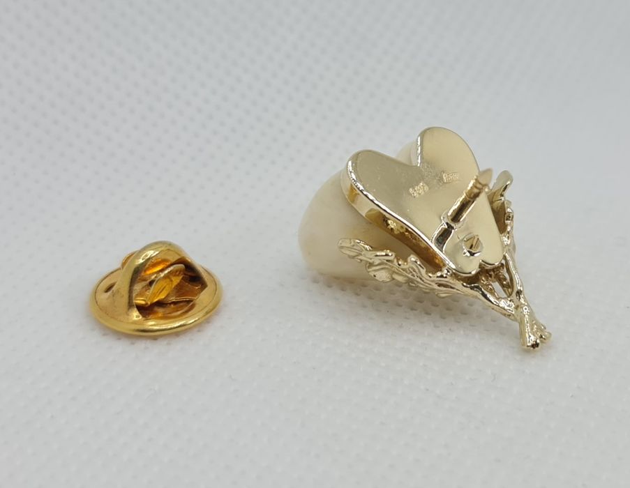 Podoabă de vânătoare din aur 14k realizată manual