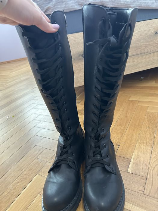 Високи зимни ботуши с връзки